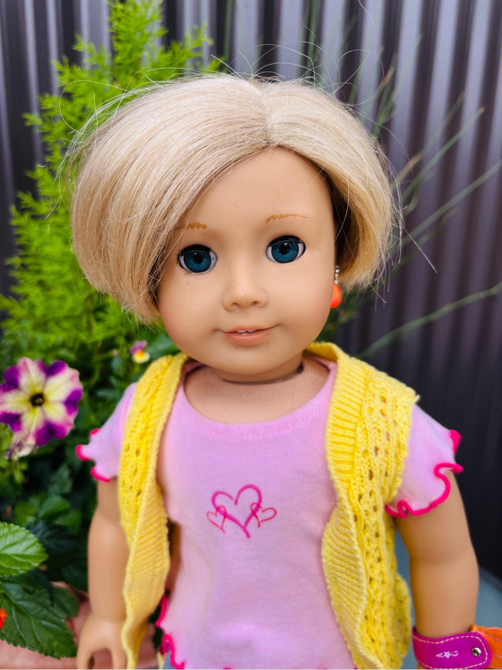 American Girl Doll Retired w/Outfit & Accessories EUC